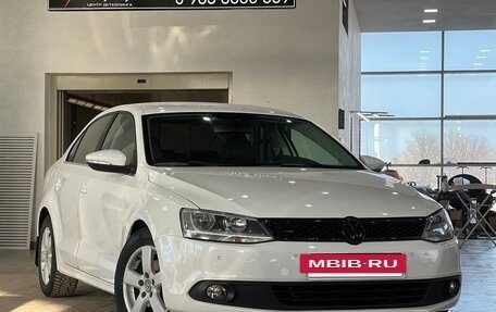 Volkswagen Jetta VI, 2011 год, 970 000 рублей, 2 фотография