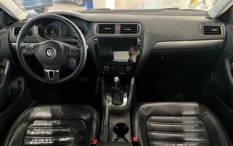 Volkswagen Jetta VI, 2011 год, 970 000 рублей, 11 фотография