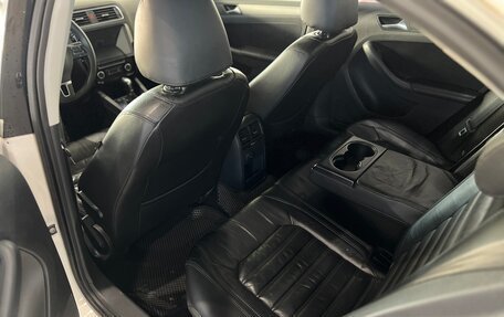 Volkswagen Jetta VI, 2011 год, 970 000 рублей, 8 фотография