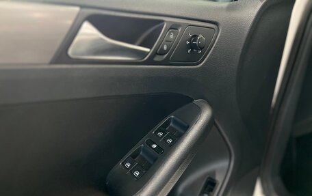 Volkswagen Jetta VI, 2011 год, 970 000 рублей, 13 фотография