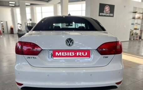 Volkswagen Jetta VI, 2011 год, 970 000 рублей, 5 фотография