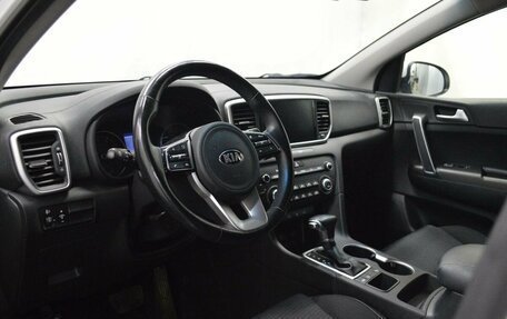 KIA Sportage IV рестайлинг, 2020 год, 2 390 000 рублей, 10 фотография