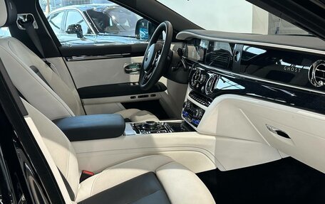 Rolls-Royce Ghost Series II рестайлинг, 2024 год, 43 000 000 рублей, 7 фотография