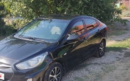 Hyundai Solaris II рестайлинг, 2011 год, 650 000 рублей, 3 фотография