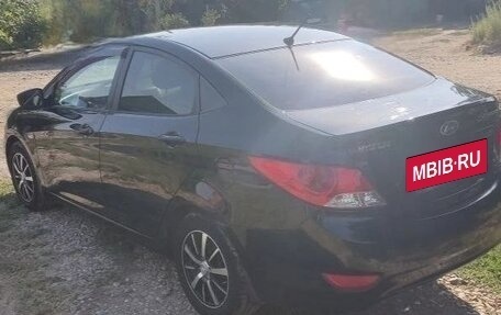 Hyundai Solaris II рестайлинг, 2011 год, 650 000 рублей, 4 фотография