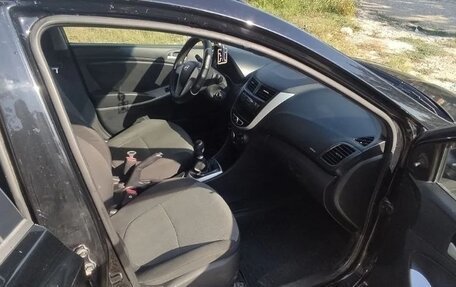 Hyundai Solaris II рестайлинг, 2011 год, 650 000 рублей, 6 фотография