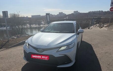Toyota Camry, 2021 год, 3 500 000 рублей, 2 фотография