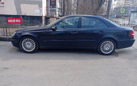 Mercedes-Benz E-Класс, 2005 год, 550 000 рублей, 3 фотография