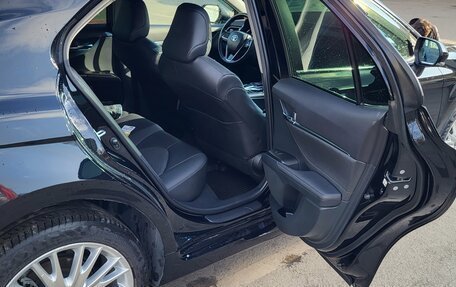 Toyota Camry, 2021 год, 3 920 000 рублей, 10 фотография