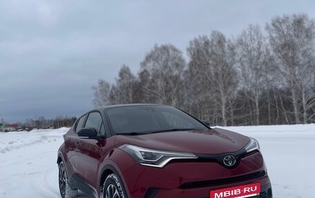 Toyota C-HR I рестайлинг, 2020 год, 2 700 000 рублей, 3 фотография