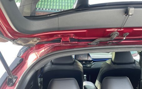 Toyota C-HR I рестайлинг, 2020 год, 2 700 000 рублей, 19 фотография