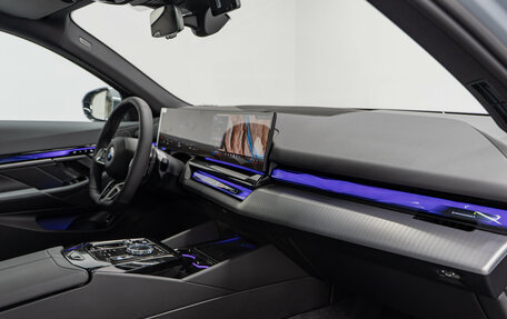 BMW 5 серия, 2025 год, 10 390 000 рублей, 13 фотография