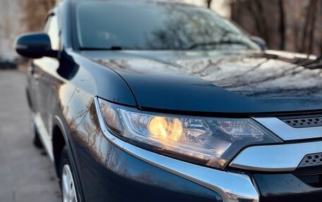 Mitsubishi Outlander III рестайлинг 3, 2019 год, 1 920 000 рублей, 12 фотография