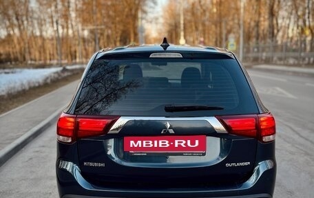 Mitsubishi Outlander III рестайлинг 3, 2019 год, 1 920 000 рублей, 6 фотография