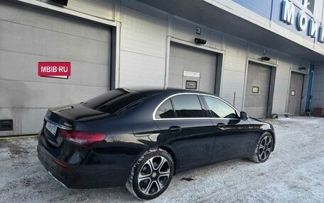 Mercedes-Benz E-Класс, 2021 год, 3 100 000 рублей, 3 фотография