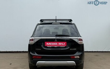 Mitsubishi Outlander III рестайлинг 3, 2014 год, 1 300 000 рублей, 6 фотография