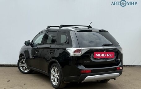 Mitsubishi Outlander III рестайлинг 3, 2014 год, 1 300 000 рублей, 7 фотография