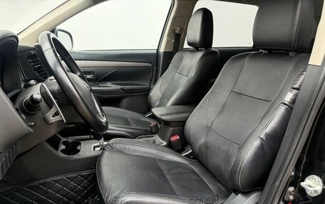 Mitsubishi Outlander III рестайлинг 3, 2014 год, 1 300 000 рублей, 10 фотография