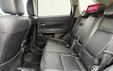 Mitsubishi Outlander III рестайлинг 3, 2014 год, 1 300 000 рублей, 11 фотография