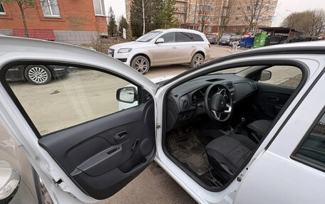 Renault Logan II, 2018 год, 872 000 рублей, 10 фотография