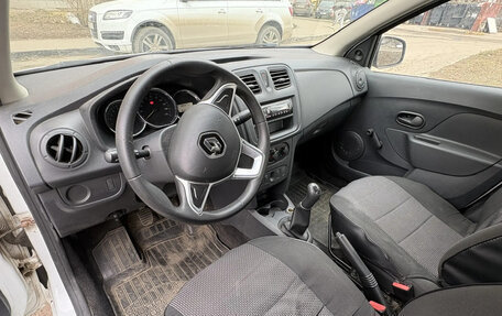 Renault Logan II, 2018 год, 872 000 рублей, 18 фотография