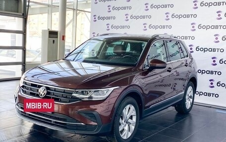 Volkswagen Tiguan II, 2021 год, 2 870 000 рублей, 3 фотография