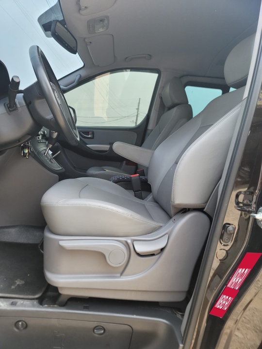Hyundai Grand Starex Grand Starex I рестайлинг 2, 2018 год, 3 400 000 рублей, 14 фотография