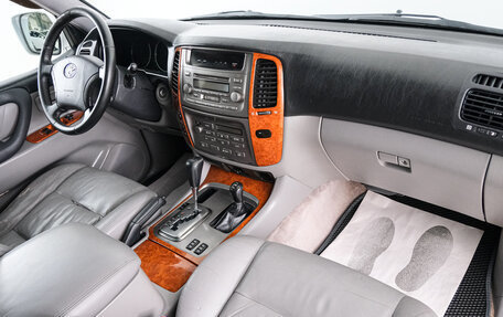 Toyota Land Cruiser 100 рестайлинг 2, 1998 год, 1 699 000 рублей, 13 фотография
