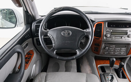 Toyota Land Cruiser 100 рестайлинг 2, 1998 год, 1 699 000 рублей, 15 фотография