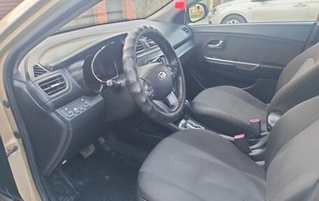 KIA Rio III рестайлинг, 2013 год, 820 000 рублей, 10 фотография