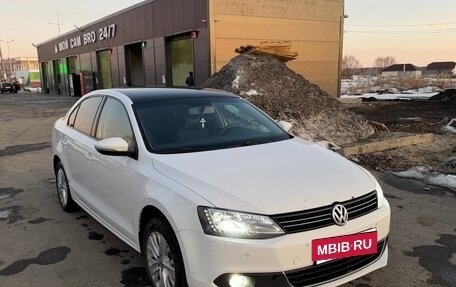 Volkswagen Jetta VI, 2014 год, 950 000 рублей, 2 фотография