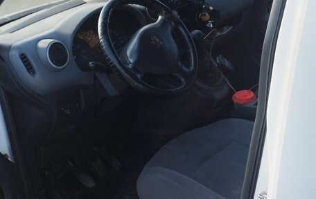 Peugeot Partner II рестайлинг 2, 2010 год, 400 000 рублей, 5 фотография