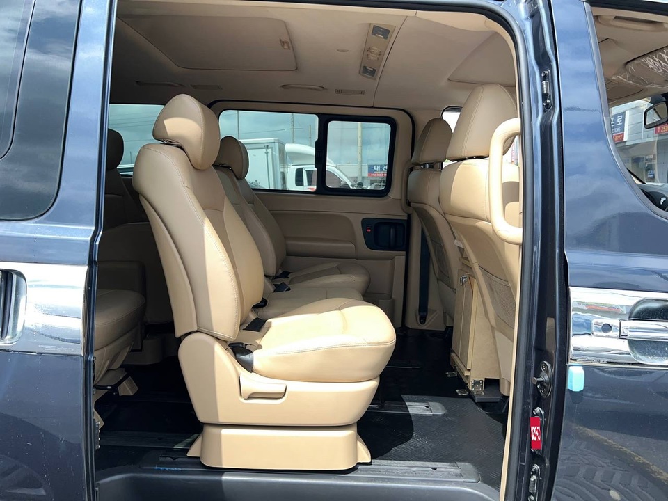 Hyundai Grand Starex Grand Starex I рестайлинг 2, 2018 год, 3 800 000 рублей, 11 фотография