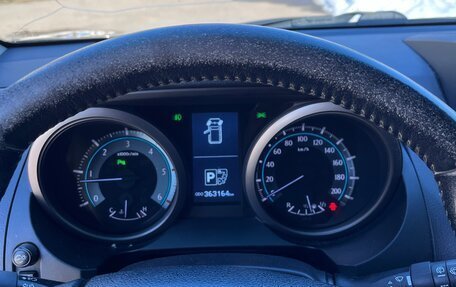 Toyota Land Cruiser Prado 150 рестайлинг 2, 2011 год, 2 500 000 рублей, 11 фотография