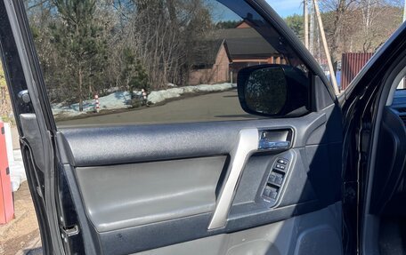 Toyota Land Cruiser Prado 150 рестайлинг 2, 2011 год, 2 500 000 рублей, 9 фотография