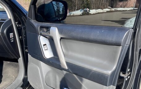 Toyota Land Cruiser Prado 150 рестайлинг 2, 2011 год, 2 500 000 рублей, 13 фотография