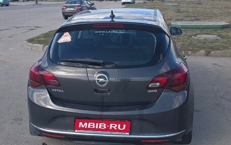 Opel Astra J, 2013 год, 900 000 рублей, 1 фотография