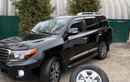 Toyota Land Cruiser 200, 2015 год, 4 900 000 рублей, 2 фотография