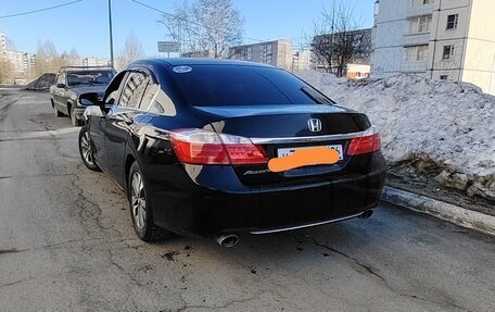 Honda Accord IX рестайлинг, 2013 год, 1 000 000 рублей, 3 фотография