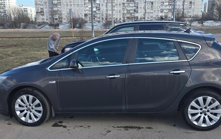 Opel Astra J, 2013 год, 900 000 рублей, 2 фотография