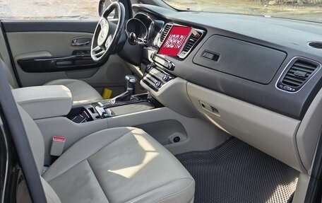 KIA Carnival III, 2016 год, 2 390 000 рублей, 6 фотография