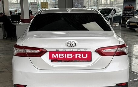 Toyota Camry, 2018 год, 2 349 000 рублей, 6 фотография