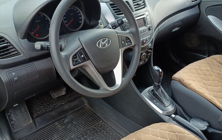 Hyundai Solaris II рестайлинг, 2015 год, 1 050 000 рублей, 4 фотография