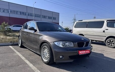 BMW 1 серия, 2006 год, 900 000 рублей, 1 фотография
