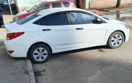 Hyundai Solaris II рестайлинг, 2015 год, 950 000 рублей, 4 фотография