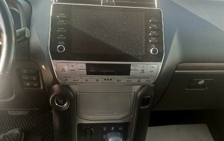 Toyota Land Cruiser Prado 150 рестайлинг 2, 2021 год, 5 935 000 рублей, 10 фотография