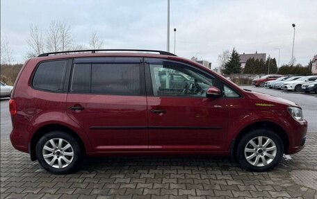 Volkswagen Touran III, 2010 год, 1 030 000 рублей, 2 фотография