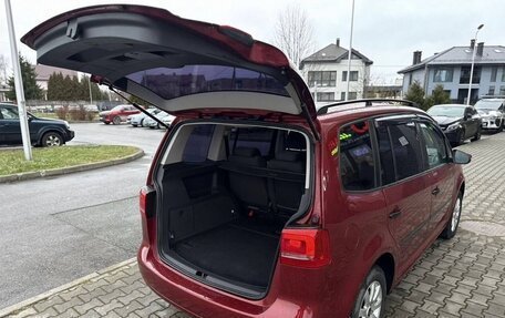 Volkswagen Touran III, 2010 год, 1 030 000 рублей, 4 фотография