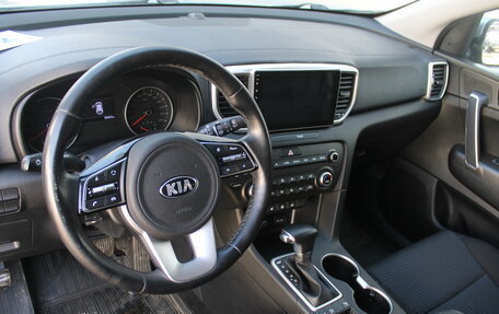 KIA Sportage IV рестайлинг, 2021 год, 2 375 000 рублей, 10 фотография