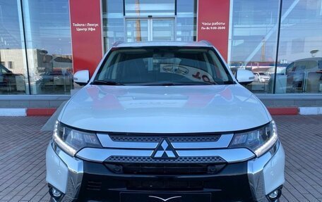 Mitsubishi Outlander III рестайлинг 3, 2021 год, 2 650 000 рублей, 2 фотография